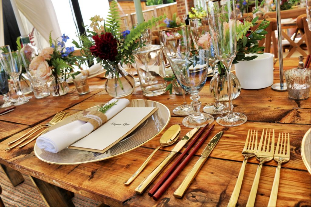 a table setting/ Irish Party Decorations